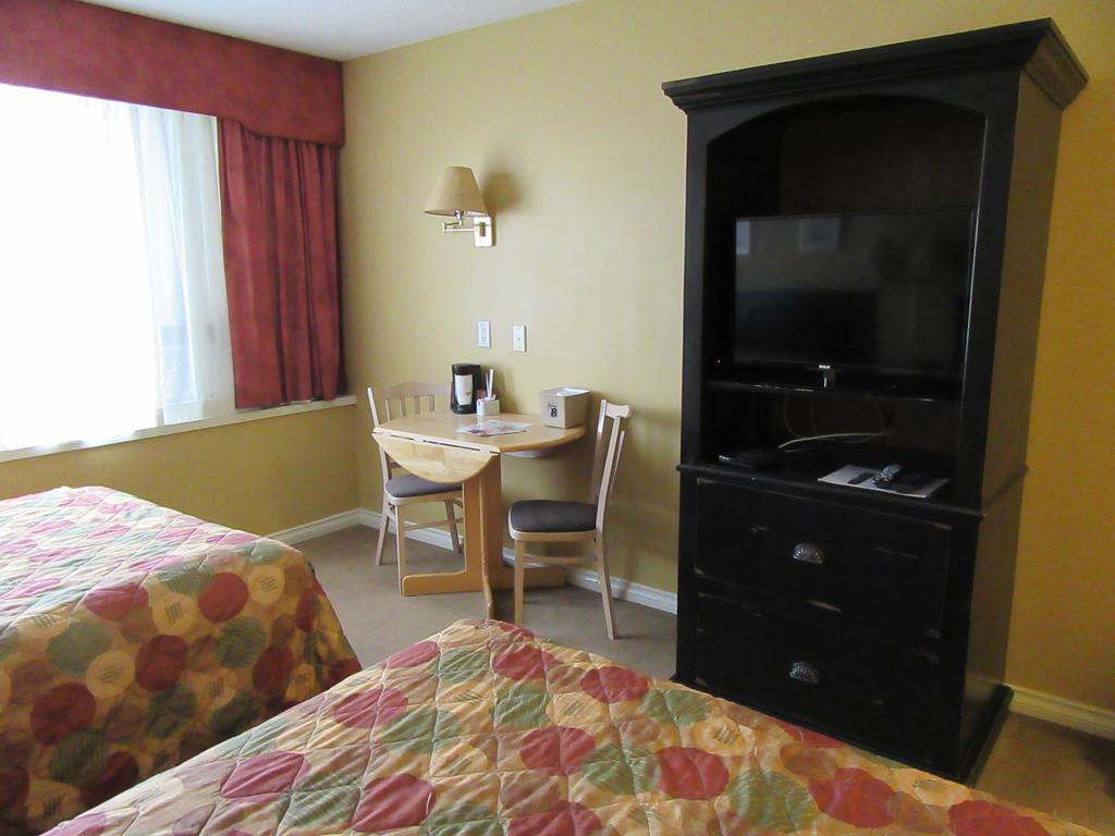 Super 8 Motel 2*